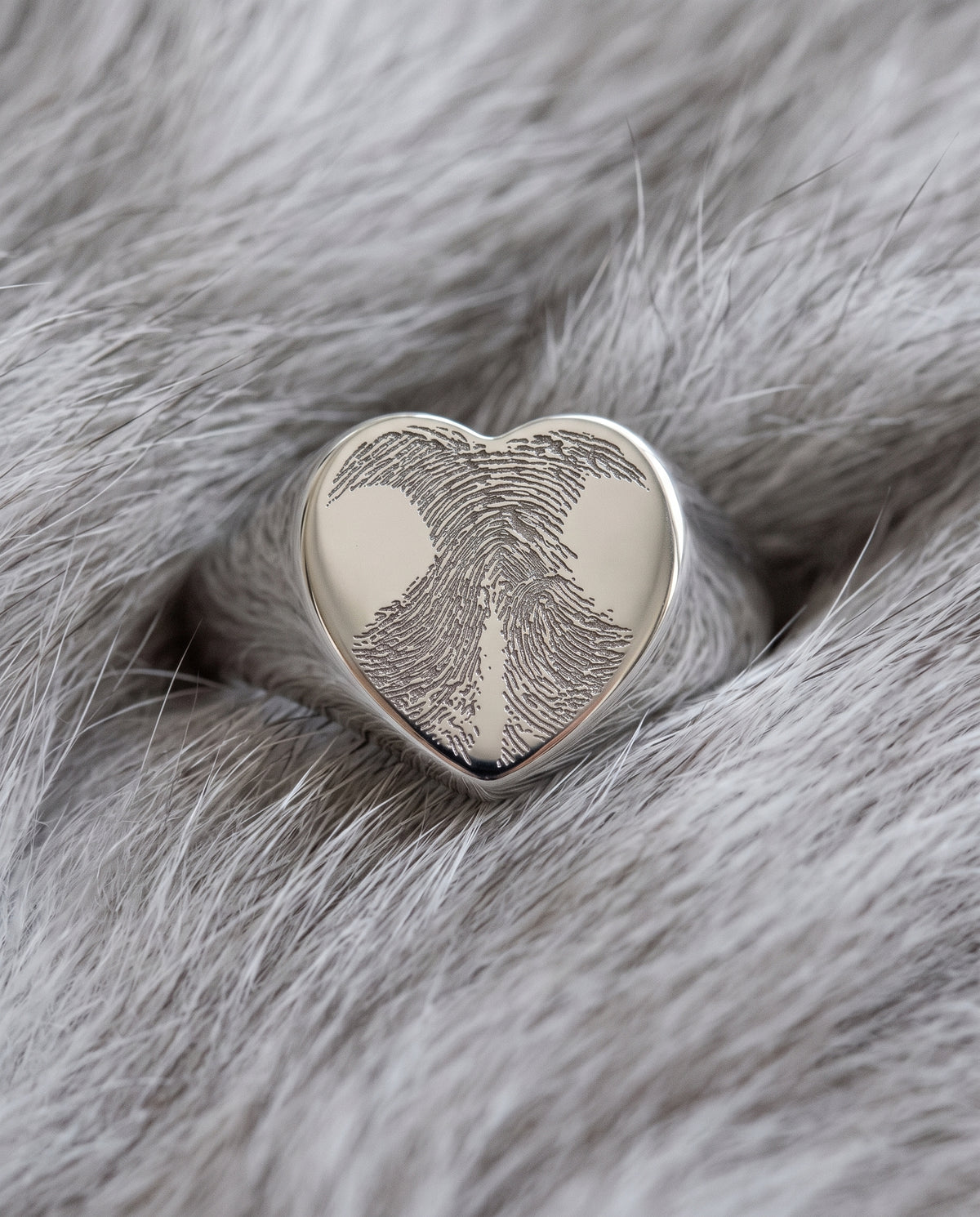 Bague cœur gravée d'une empreinte de truffe – Atelier Ysole, vue 4