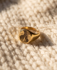 Chevalière ronde gravée d'une empreinte de truffe – Atelier Ysole, vue 4
