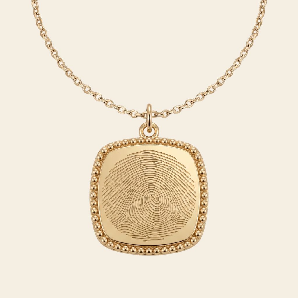 Collier carré perlé gravé d'une empreinte digitale – Atelier Ysole
