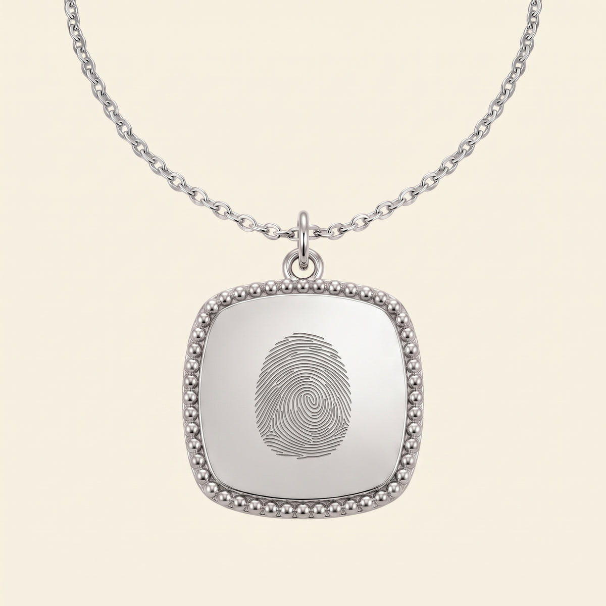 Collier carré perlé gravé d'une empreinte digitale – Atelier Ysole, vue 4