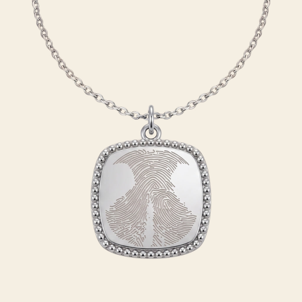 Collier carré perlé gravé d'une empreinte de truffe – Atelier Ysole