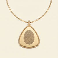 Collier goutte gravé d'une empreinte digitale – Atelier Ysole, vue 3