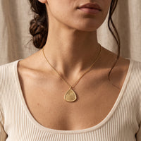 Collier goutte gravé d'une empreinte digitale – Atelier Ysole, vue 5