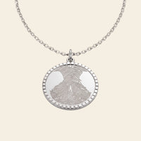 Collier médaille gravé d'une empreinte de truffe – Atelier Ysole, vue 2