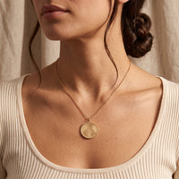 Collier médaille gravé d'une empreinte de truffe – Atelier Ysole, vue 3